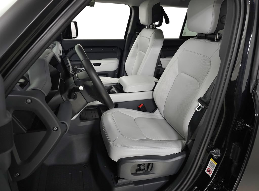 Used 2025 Land Rover Defender 110 X-Dynamic SE AWD/4WD image 16