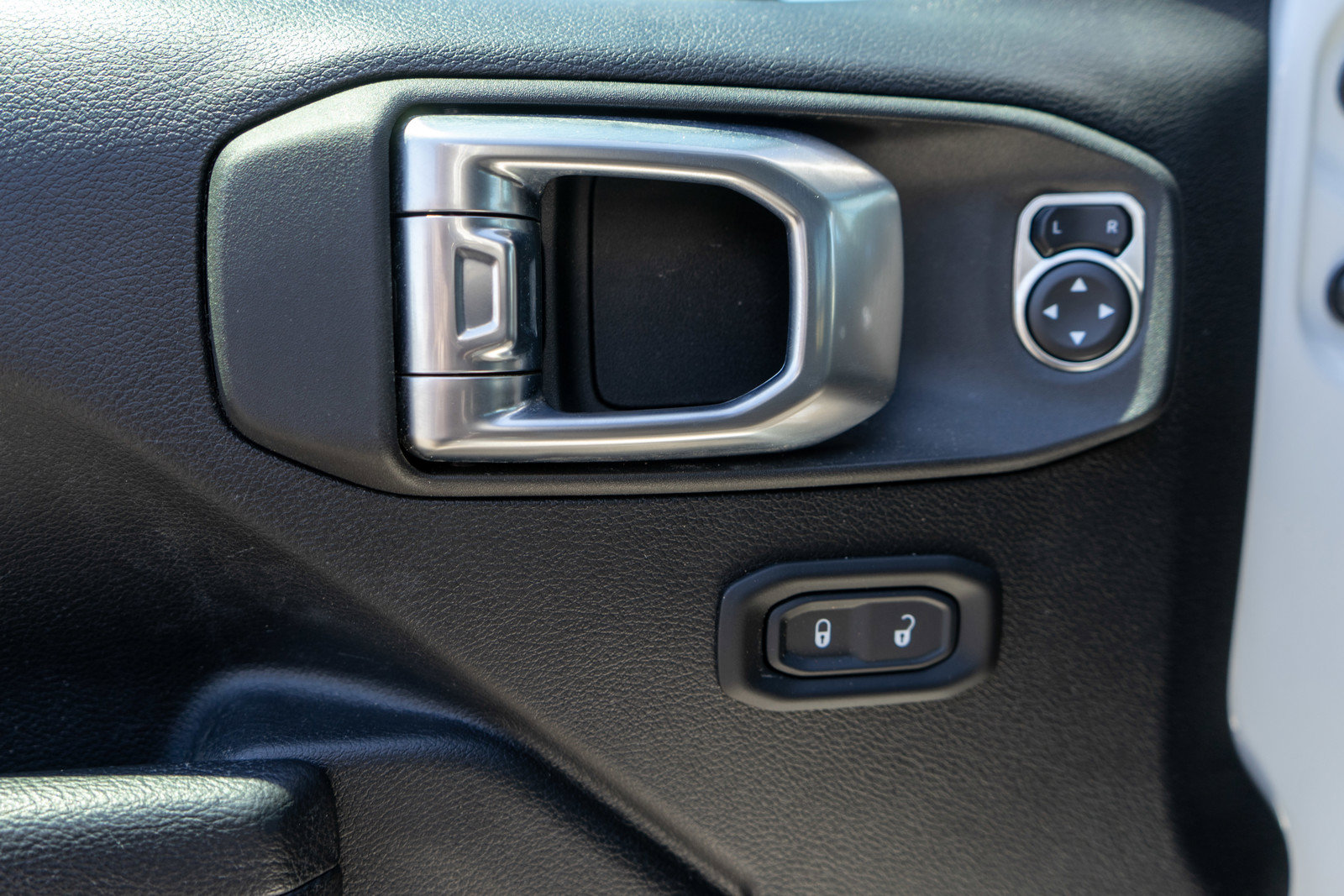 Used 2023 Jeep Wrangler Unlimited Sport AWD/4WD image 14