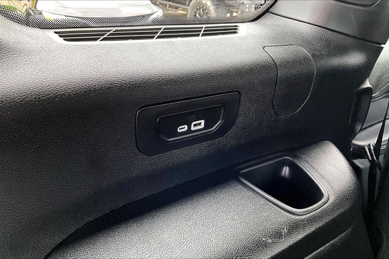 Used 2024 Jeep Grand Cherokee L Laredo AWD/4WD image 39