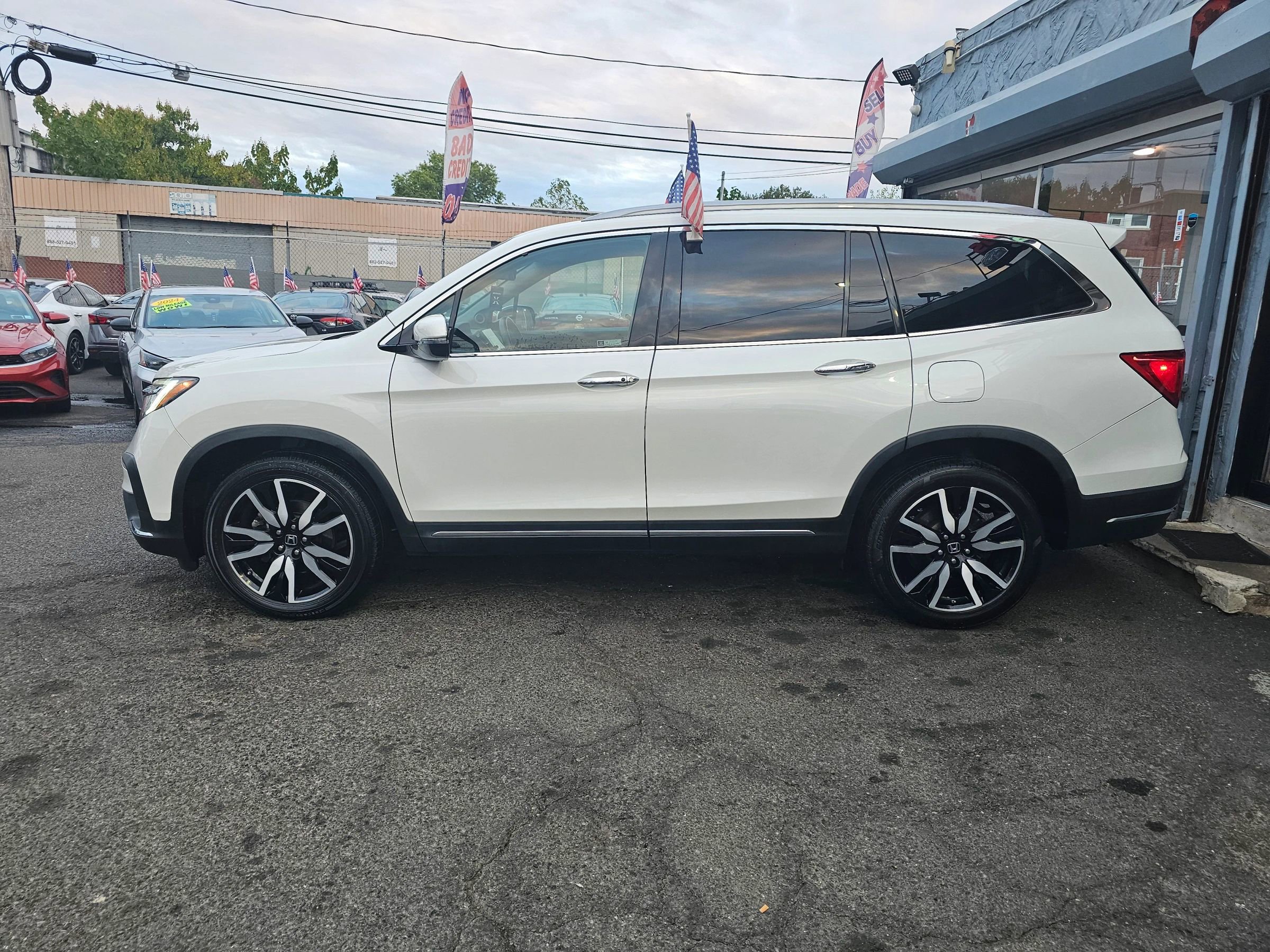 Used 2022 Honda Pilot Touring image 2