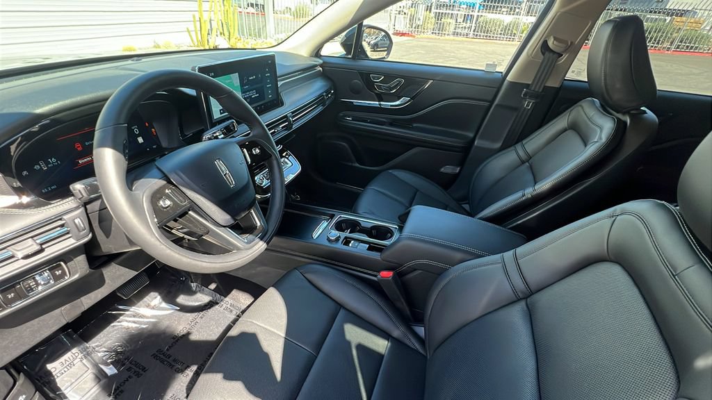 New 2025 Lincoln Corsair Reserve w/ Jet Appearance Package AWD/4WD image 17