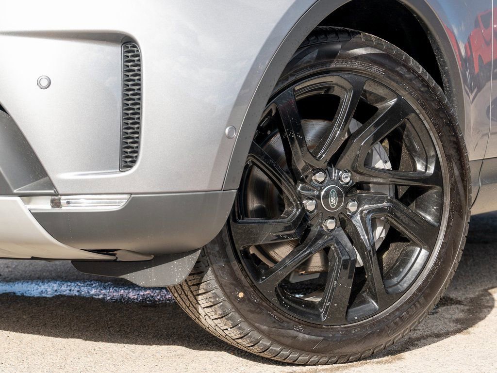 New 2025 Land Rover Discovery S image 7