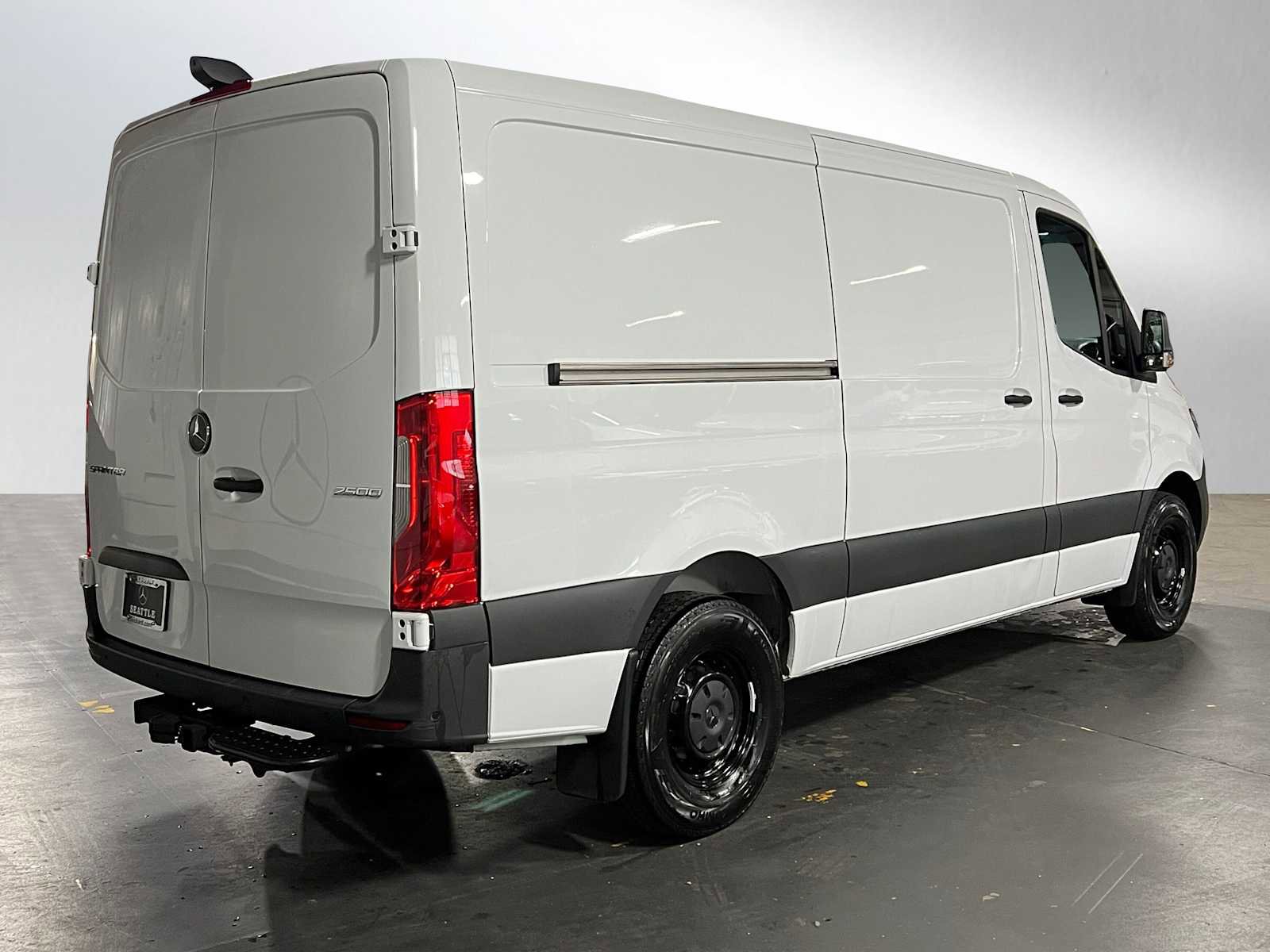 Used 2025 Mercedes-Benz Sprinter 2500 image 3