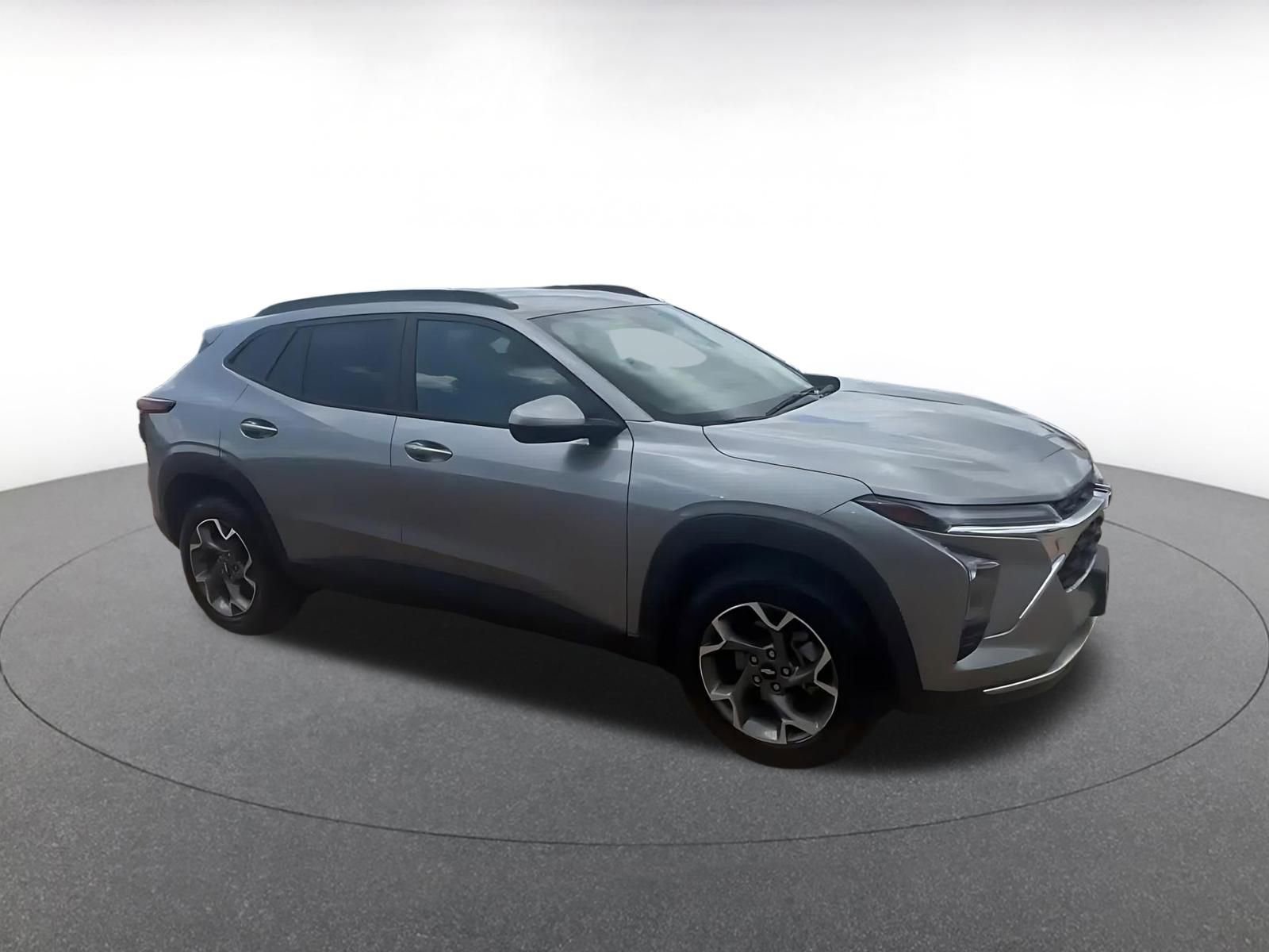 Used 2025 Chevrolet Trax LT w/ LT Convenience Package FWD image 2