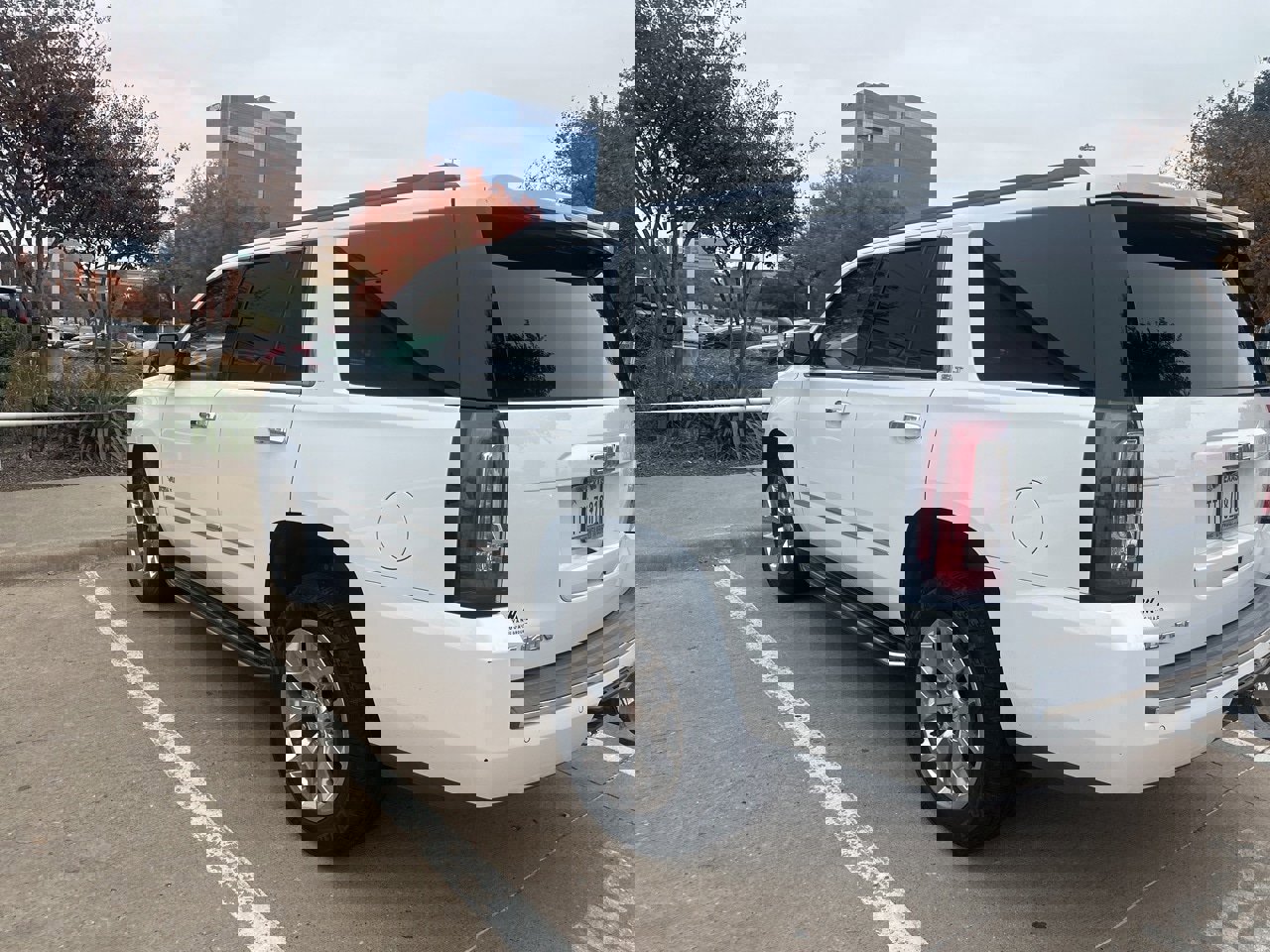 Used 2018 GMC Yukon SLT image 3