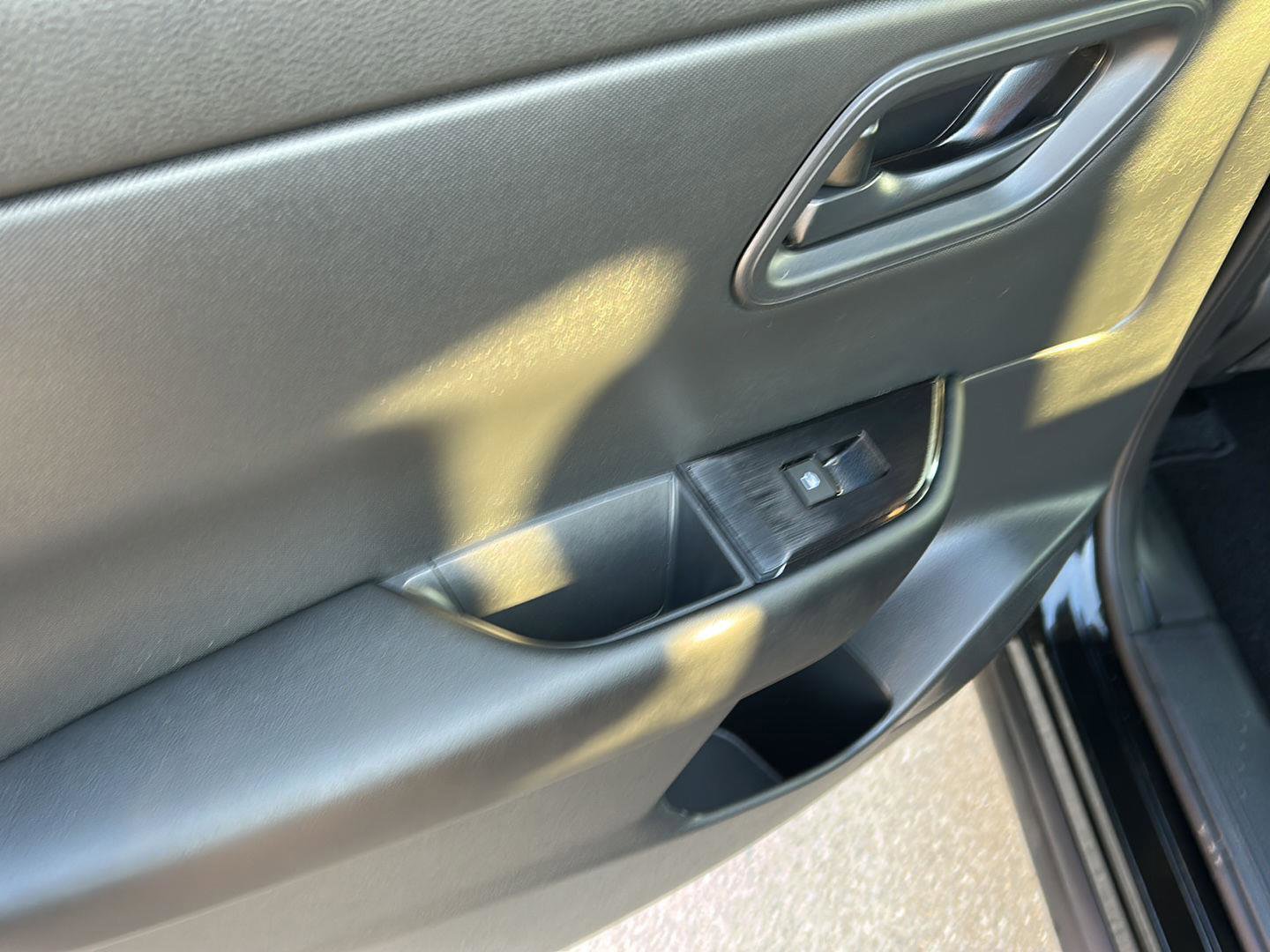 Used 2025 Nissan Rogue S image 24