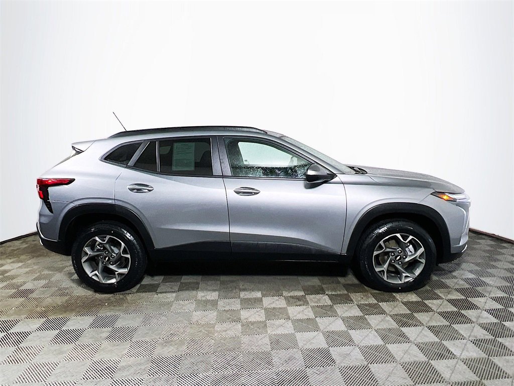 Used 2024 Chevrolet Trax LT image 9