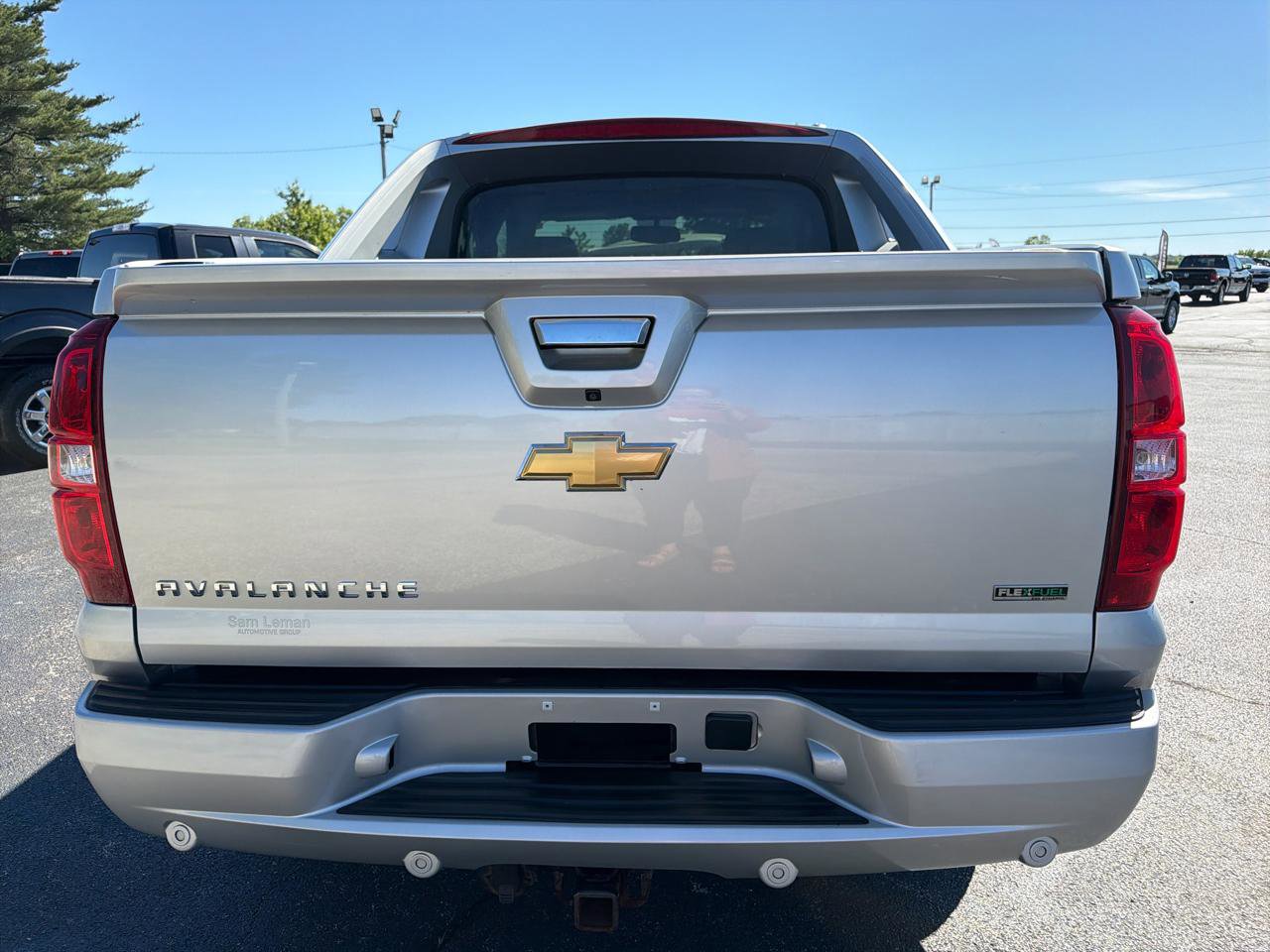 Used 2011 Chevrolet Avalanche LS w/ Convenience Package AWD/4WD image 9