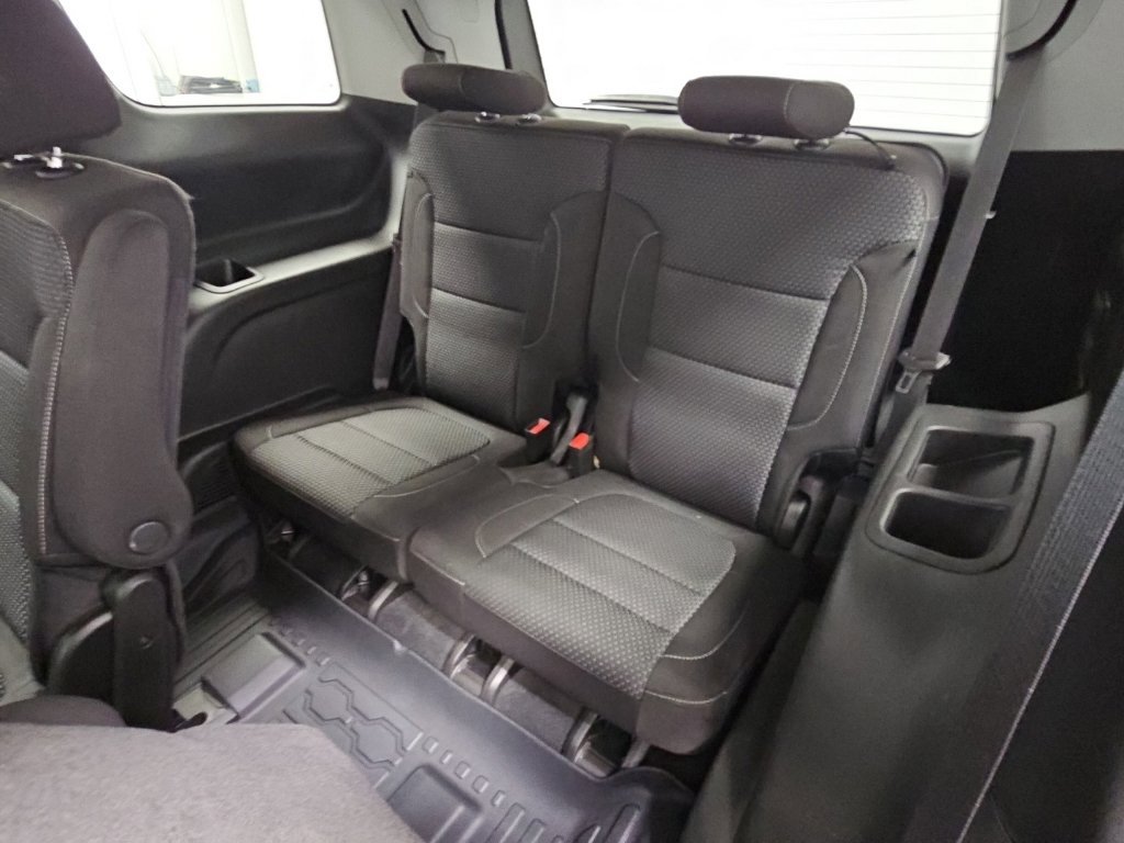 Used 2022 GMC Acadia SLE w/ Driver Convenience Package FWD image 32