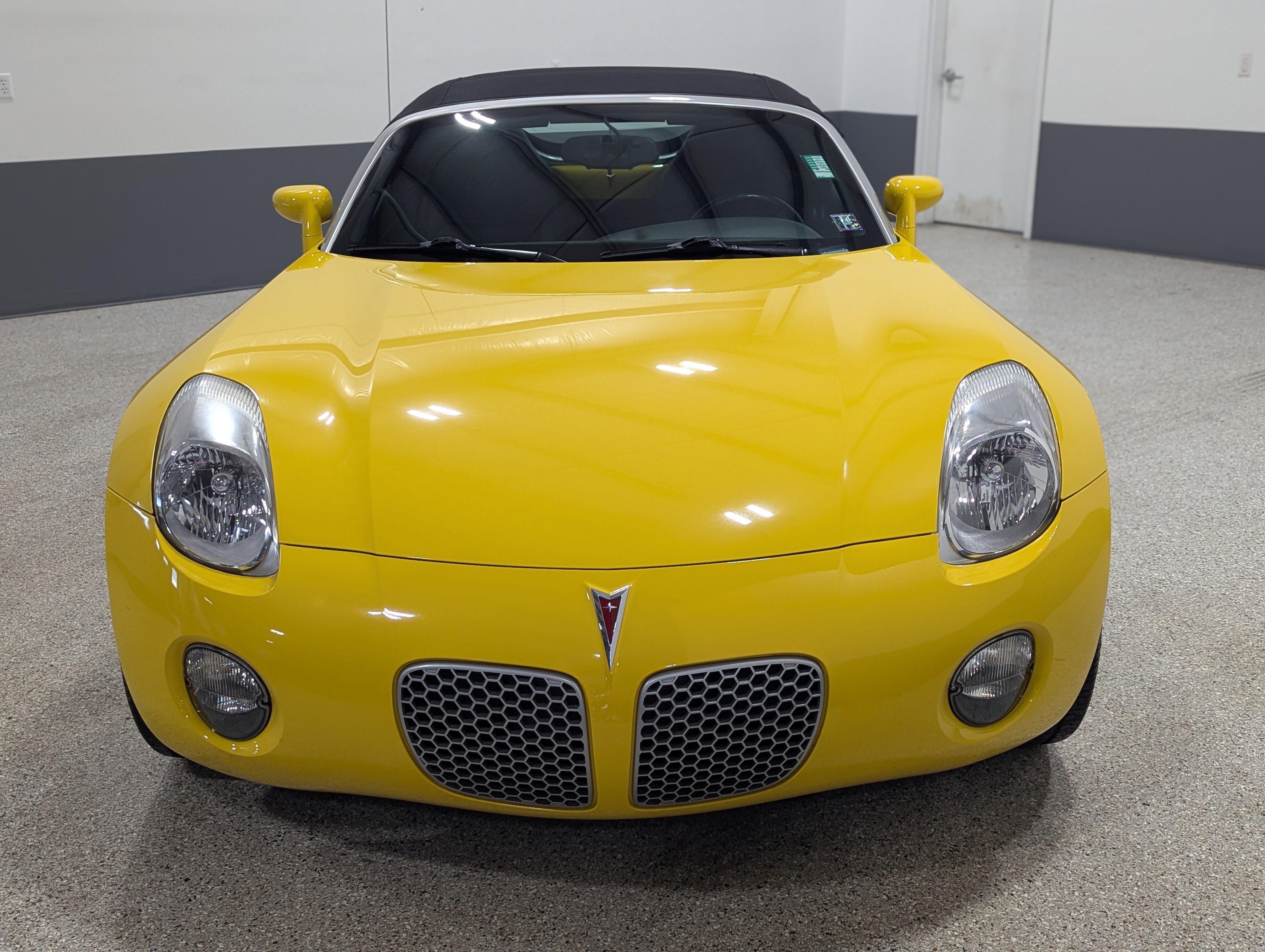 Used 2008 Pontiac Solstice Convertible w/ Premium Package RWD image 8