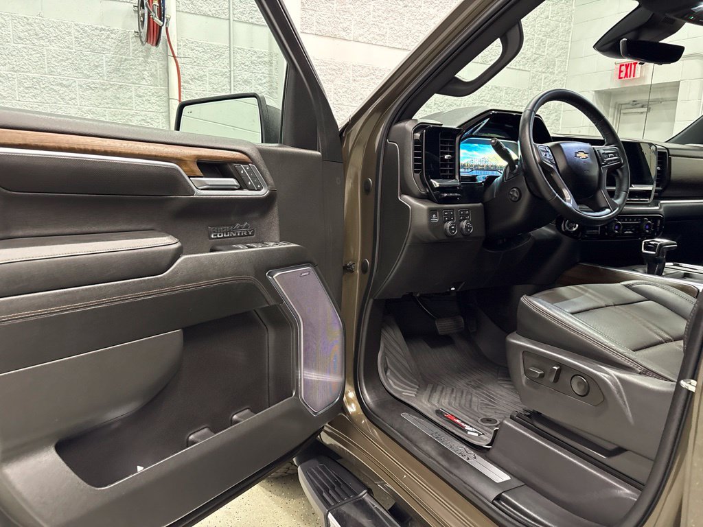 Certified 2023 Chevrolet Silverado 1500 High Country w/ Technology Package AWD/4WD image 15