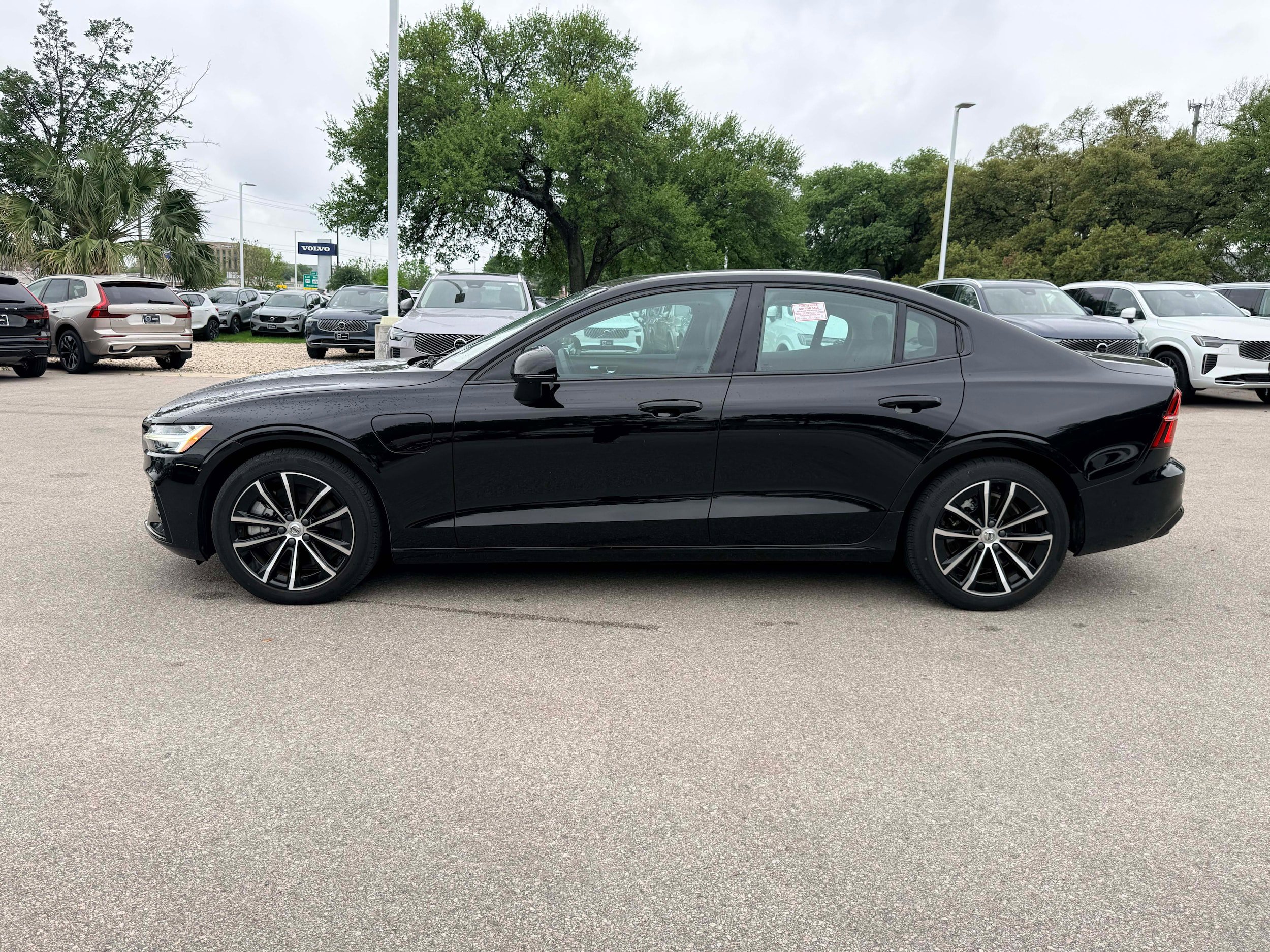 Certified 2025 Volvo S60 T8 Plus AWD/4WD image 3