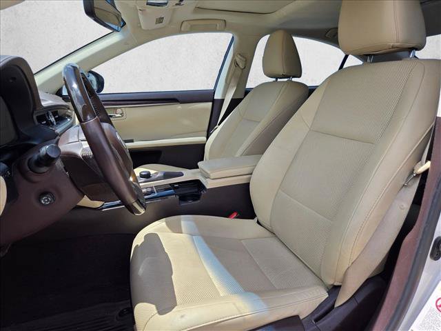 Used 2016 Lexus ES 350 w/ Premium Package w/Wood Trim FWD image 16