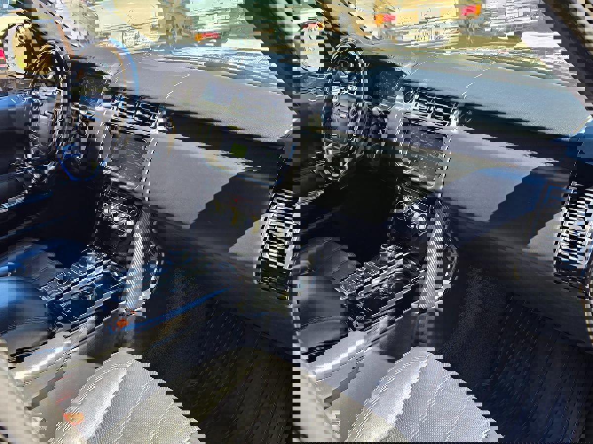 Used 2017 Land Rover Range Rover HSE image 14