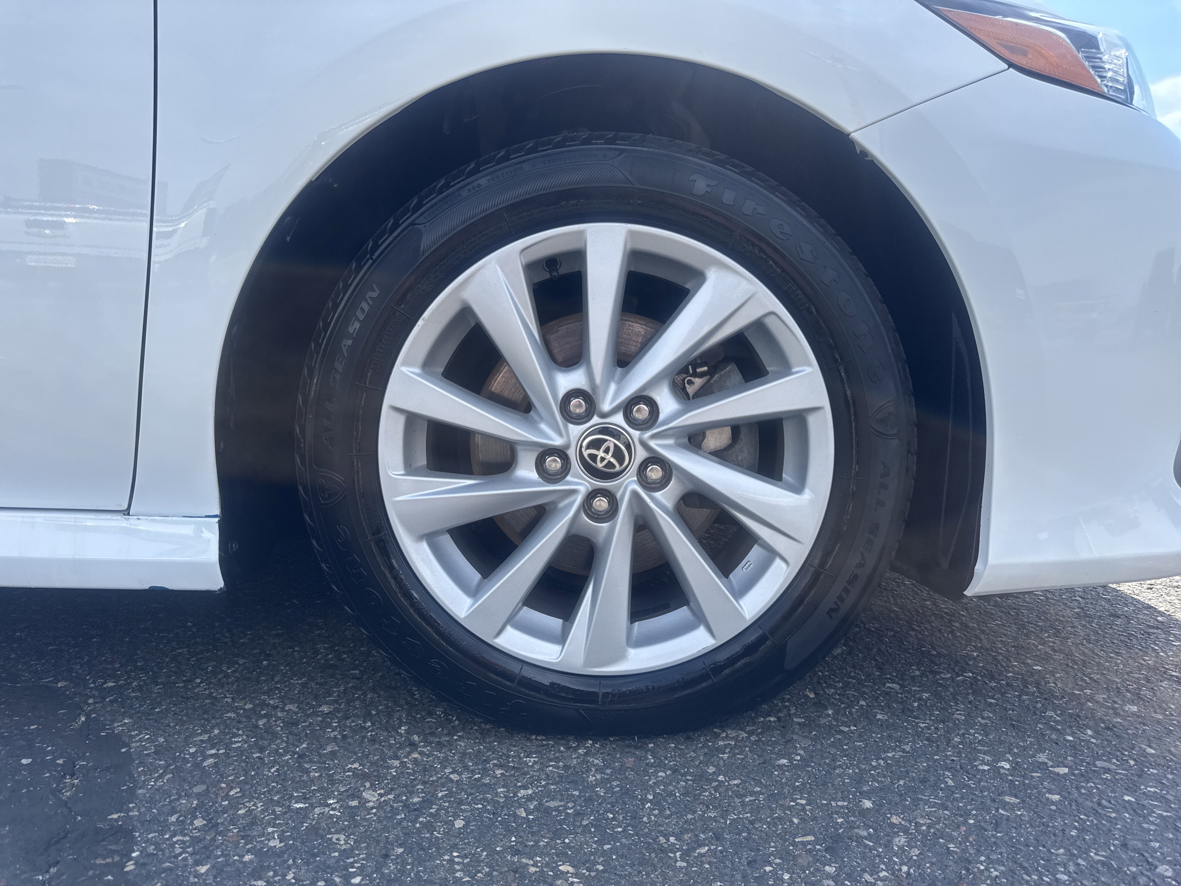 Used 2022 Toyota Camry LE AWD/4WD image 9