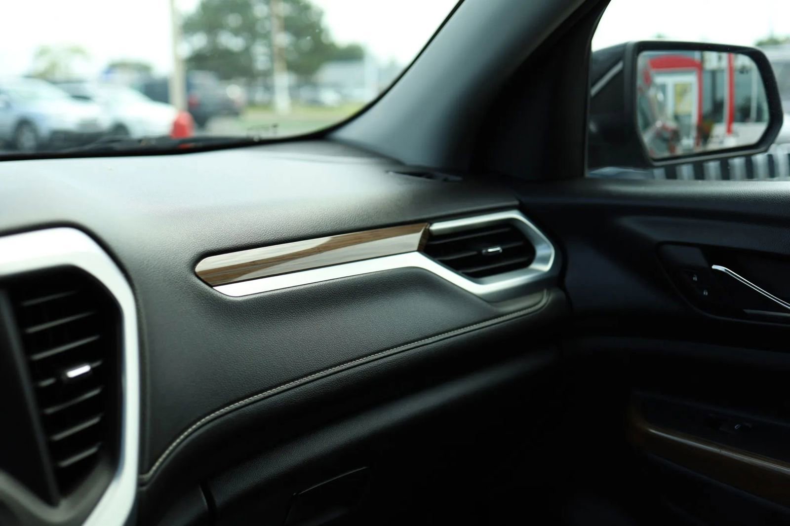 Used 2018 GMC Acadia SLE w/ LPO, Black Accent Package image 22