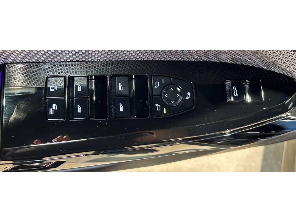 Used 2024 BMW 760i xDrive w/ Premium Package 2 image 34