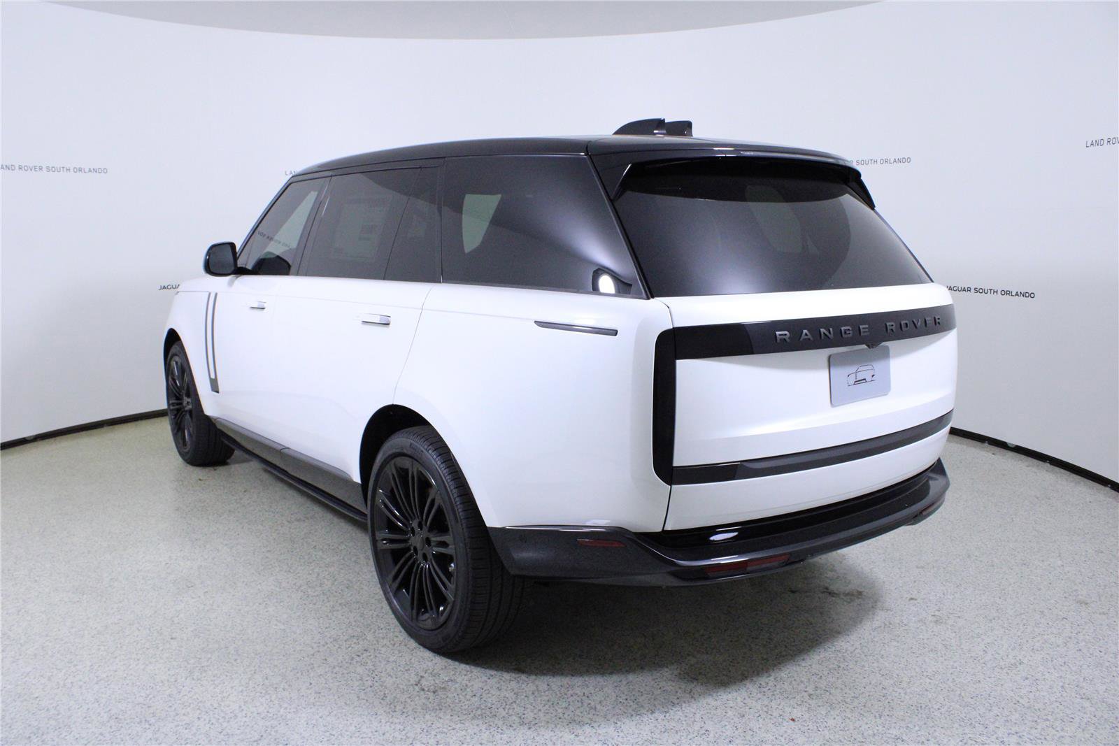 New 2026 Land Rover Range Rover Long Wheelbase SE AWD/4WD image 5
