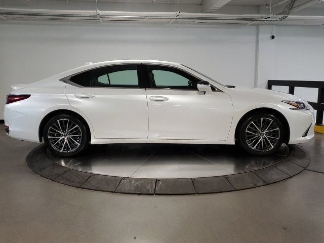 Used 2025 Lexus ES 300h w/ Premium Package FWD image 11
