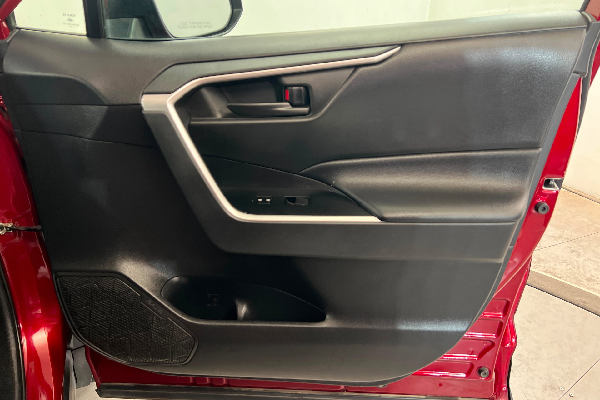 Used 2021 Toyota RAV4 LE image 23