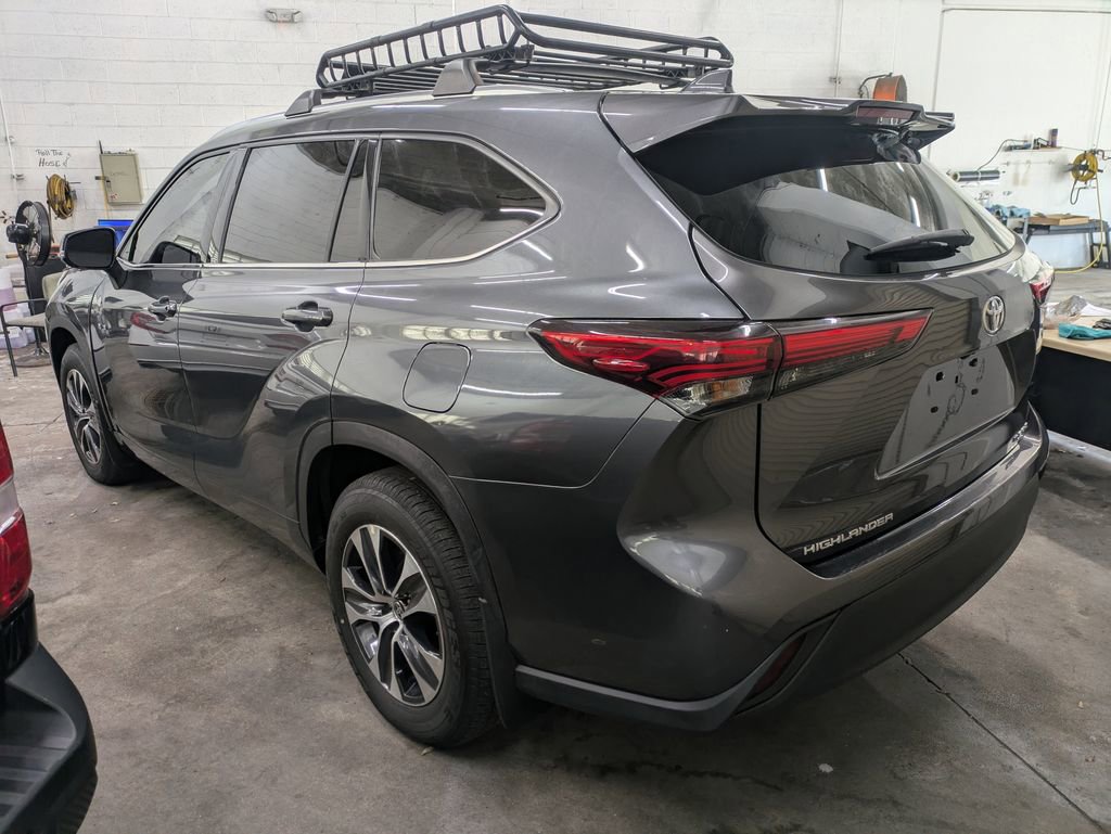 Used 2020 Toyota Highlander XLE image 7