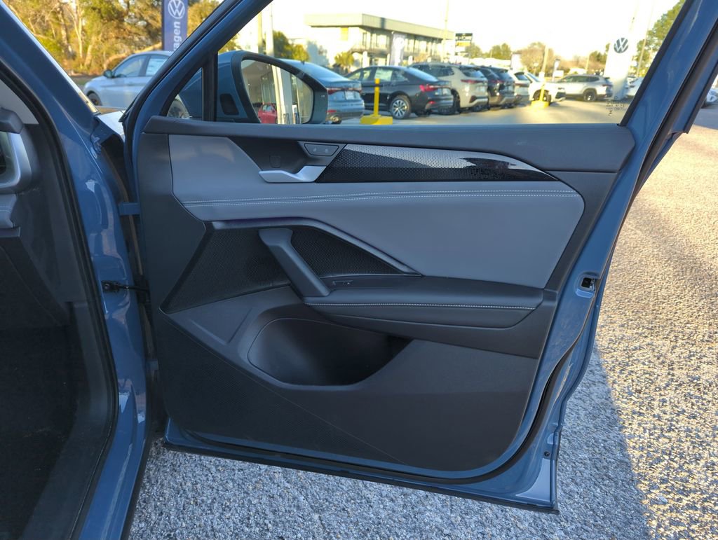 Certified 2025 Volkswagen Tiguan SE image 29