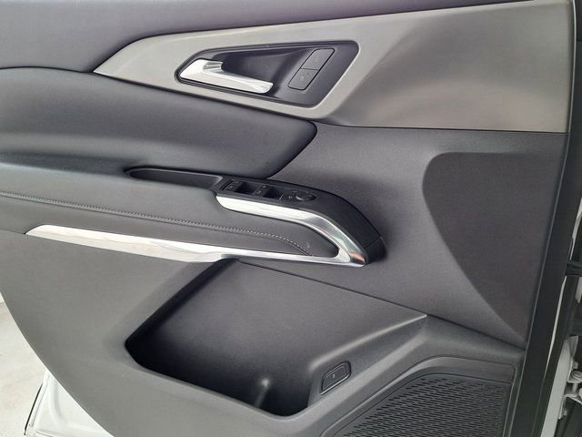 Used 2025 Chevrolet Traverse LT image 19