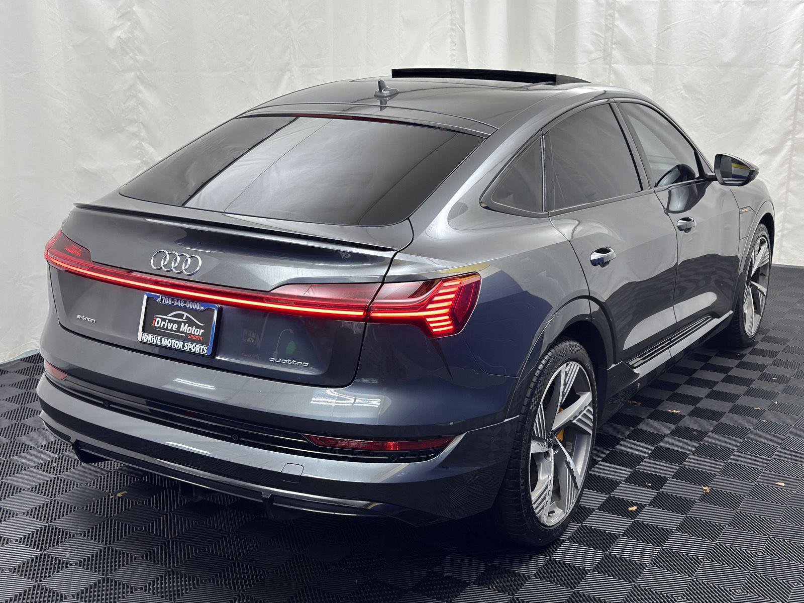 Used 2022 Audi e-tron Prestige w/ Prestige Package AWD/4WD image 9