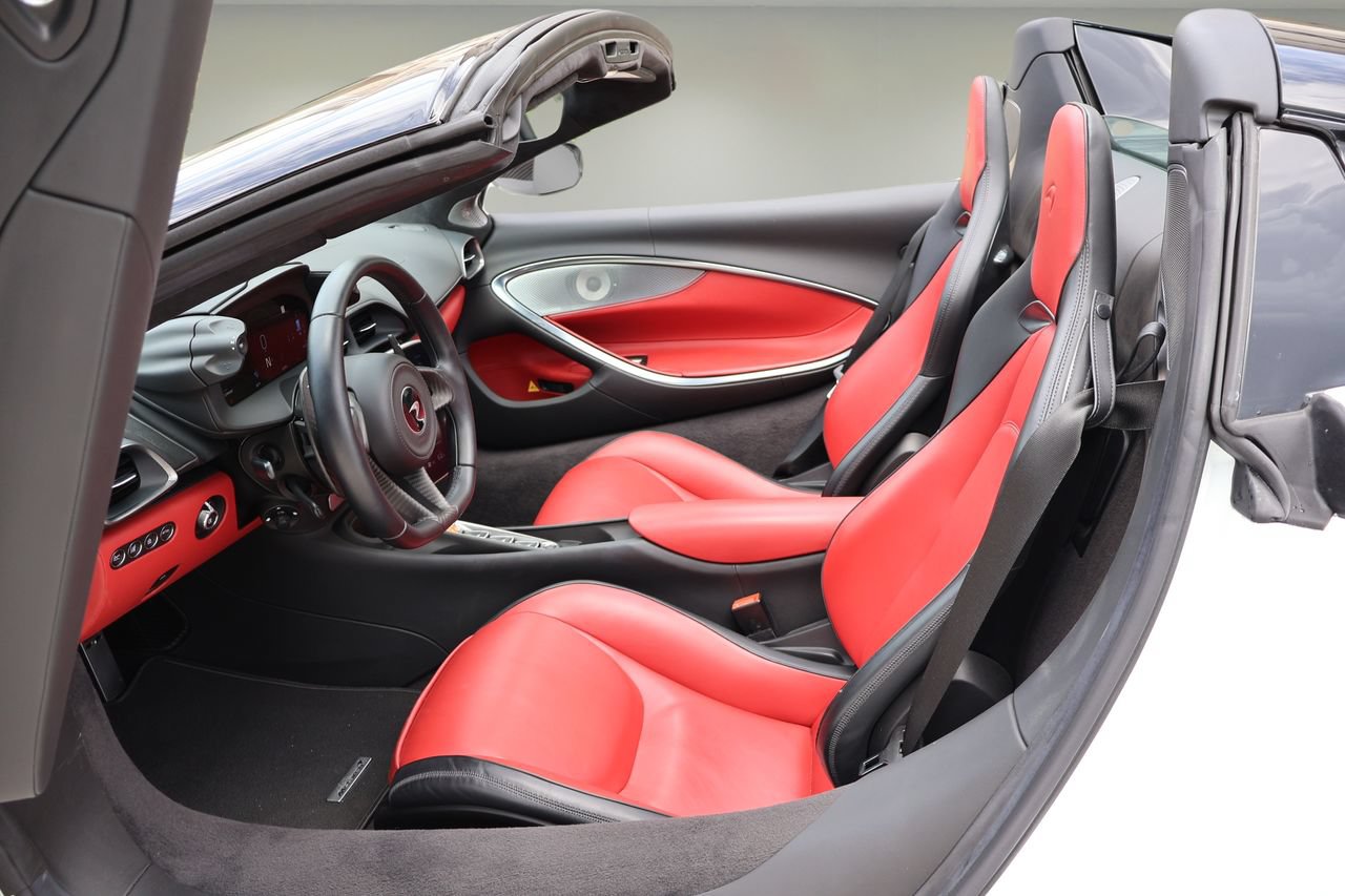 Used 2025 McLaren Artura Spider RWD image 10
