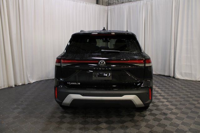 New 2026 Volkswagen Tiguan SE image 22