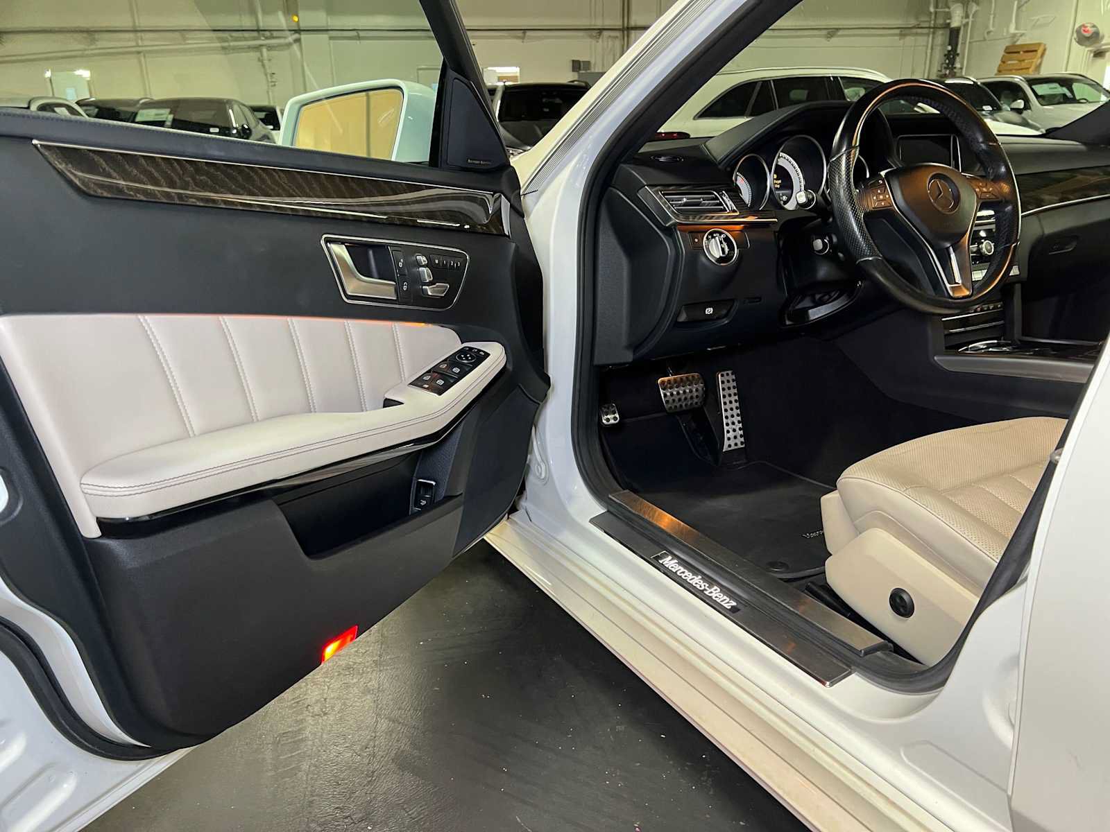 Used 2015 Mercedes-Benz E 400 4MATIC Sedan image 22