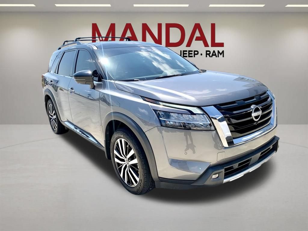 Used 2023 Nissan Pathfinder Platinum w/ Cargo Package FWD image 3