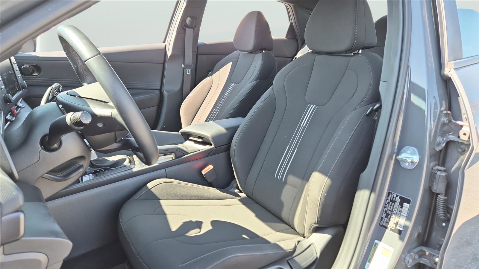 Used 2025 Hyundai Elantra Sport image 12