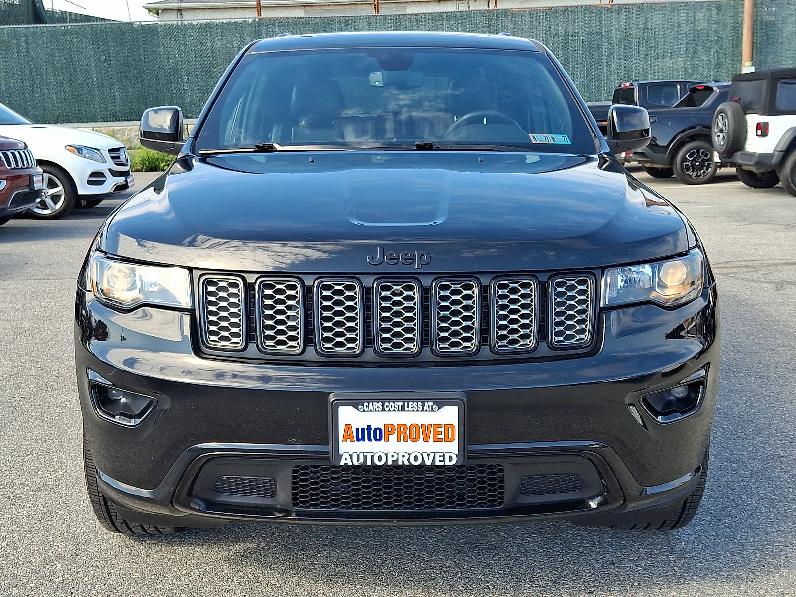 Used 2019 Jeep Grand Cherokee Altitude AWD/4WD image 2