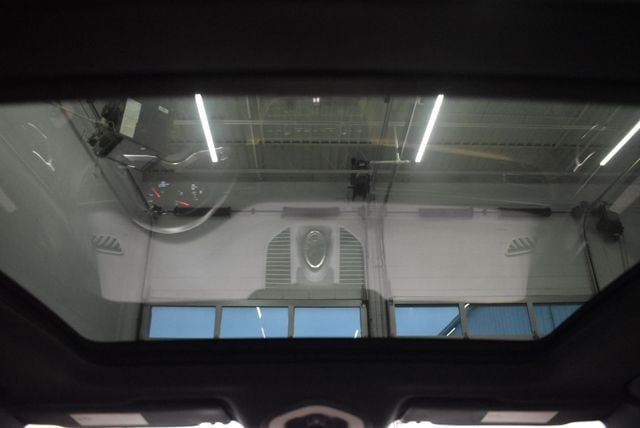 Used 2020 Porsche Macan AWD/4WD image 25