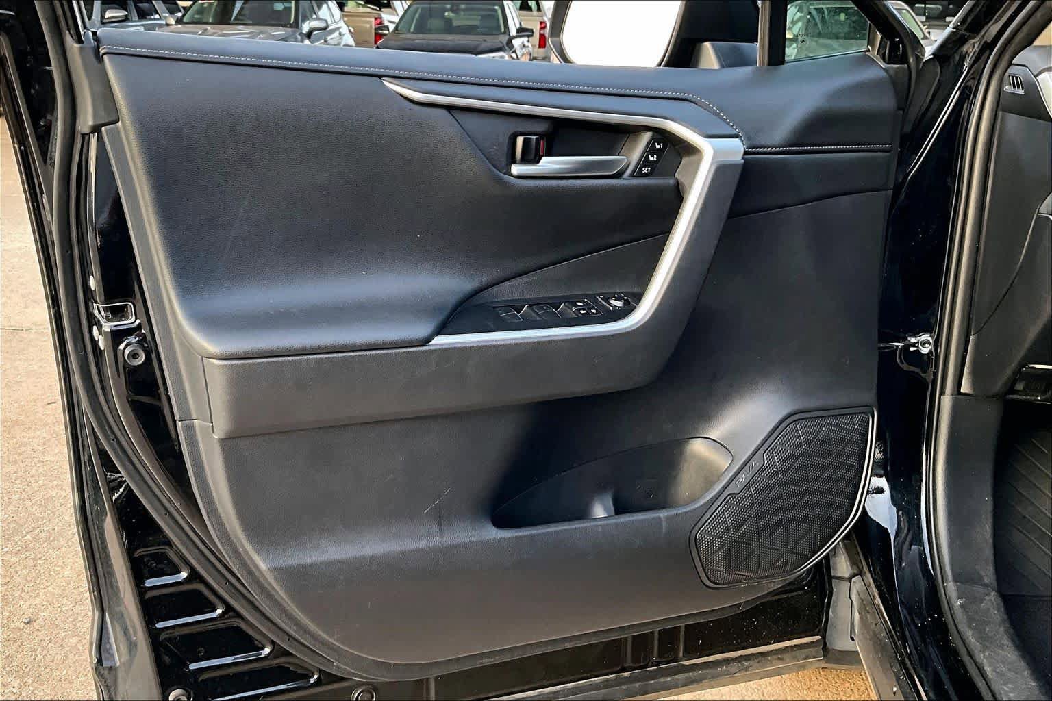 Used 2019 Toyota RAV4 Limited w/ Cold Weather Package FWD image 25