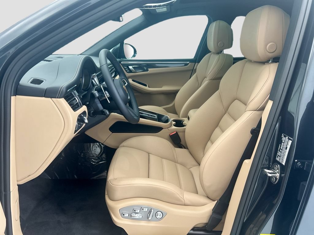 Used 2026 Porsche Macan AWD/4WD image 5