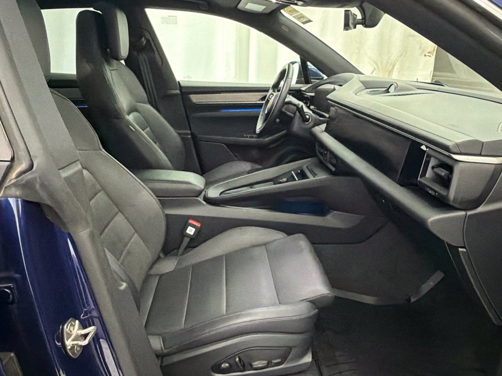 Used 2024 Porsche Macan 4 Electric AWD/4WD image 31