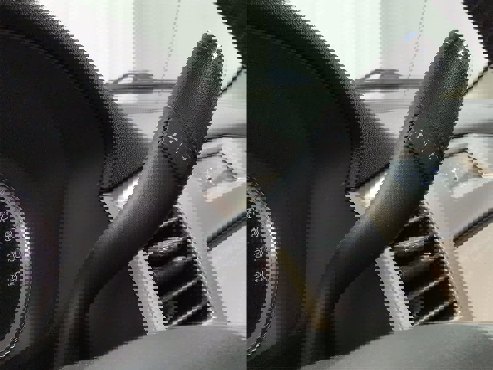 Used 2012 Cadillac Escalade Luxury image 34