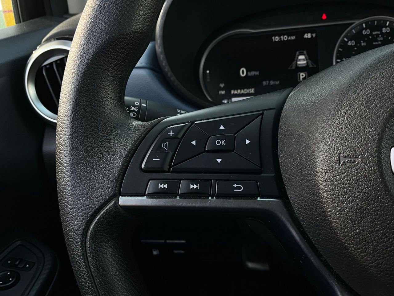 Used 2025 Nissan Versa SV image 29