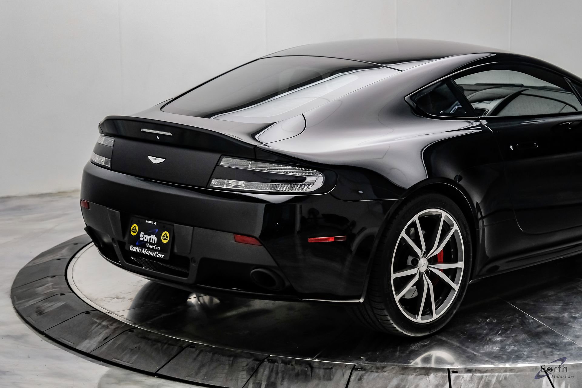 Used 2015 Aston Martin V8 Vantage GT RWD image 21