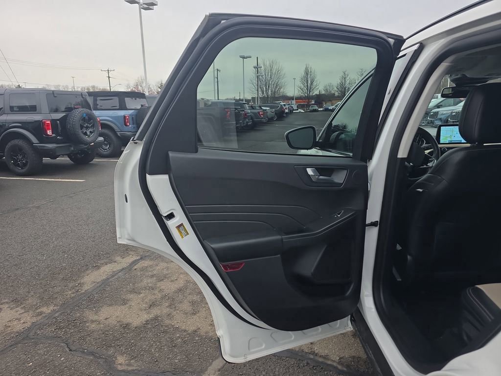 Certified 2022 Ford Escape Titanium w/ Titanium Elite Package image 23