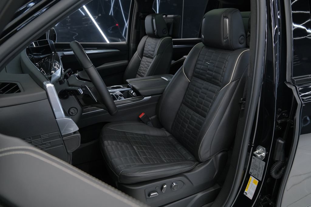 Used 2026 Cadillac Escalade ESV V AWD/4WD image 18