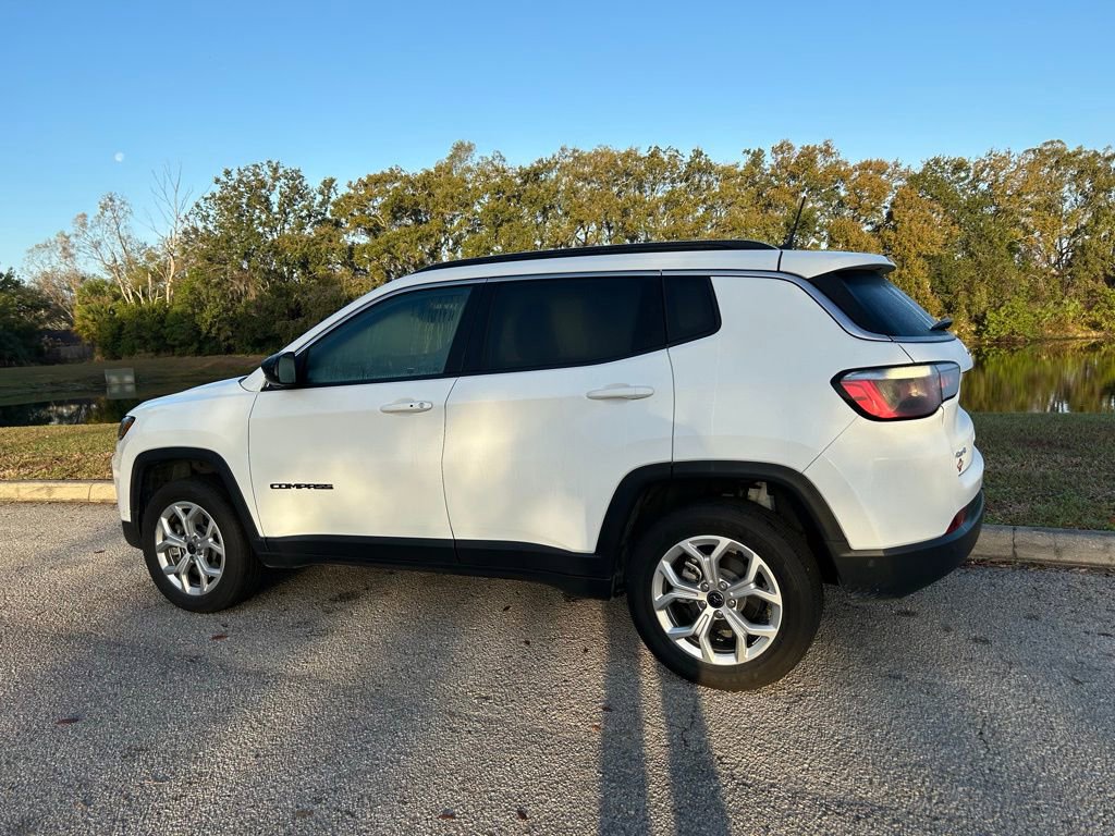 Used 2025 Jeep Compass Latitude w/ Convenience Group image 3