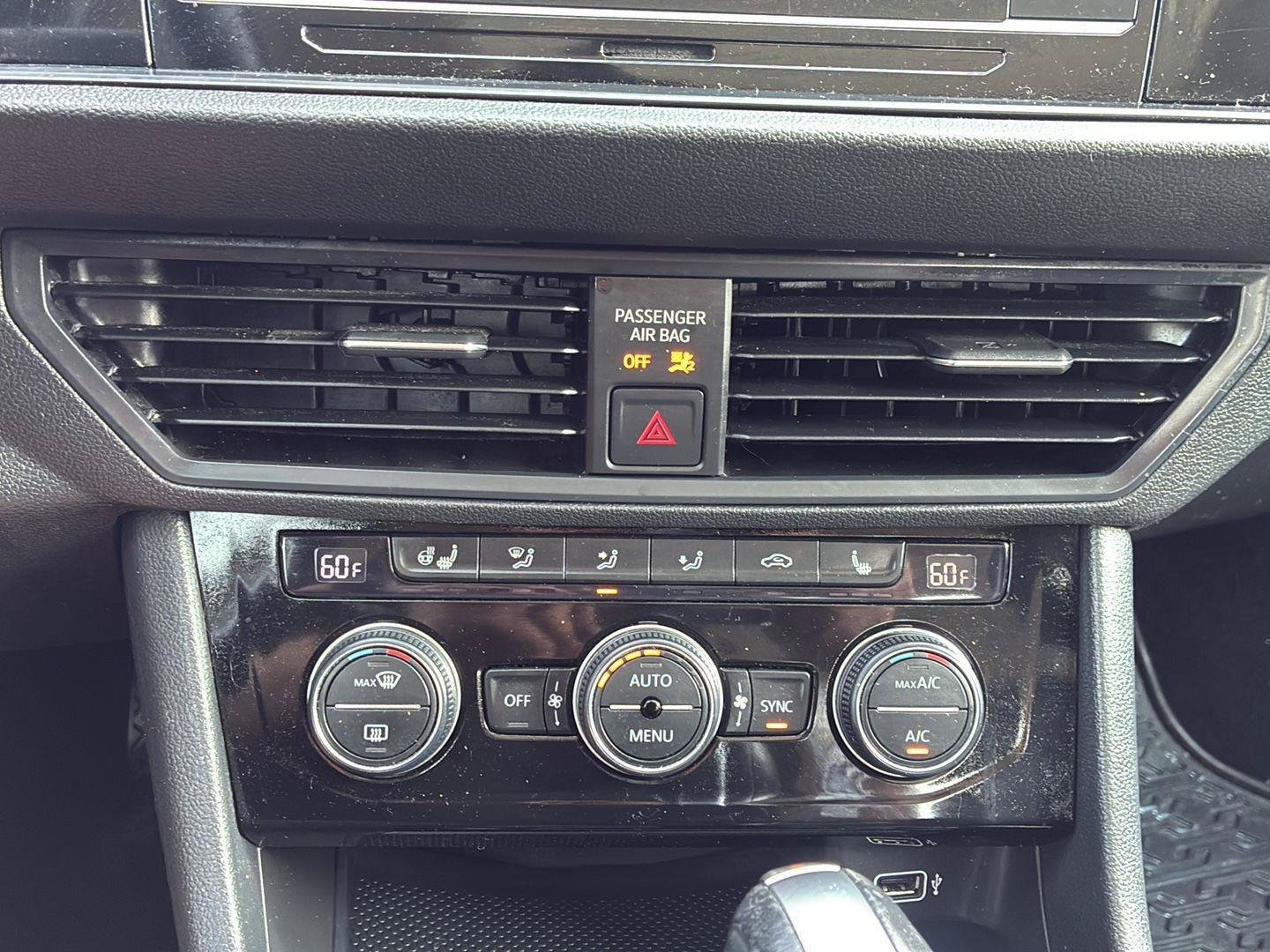 Used 2019 Volkswagen Jetta SE w/ Cold Weather Package FWD image 38