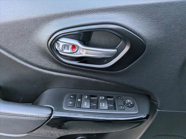 Used 2023 Jeep Cherokee Altitude Lux image 15