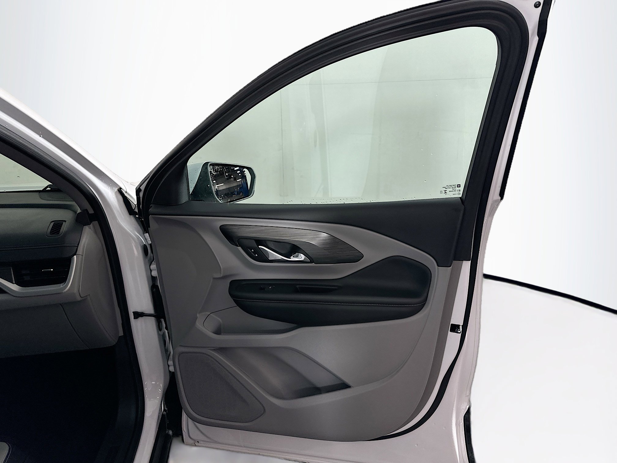 Used 2023 GMC Terrain SLT image 31