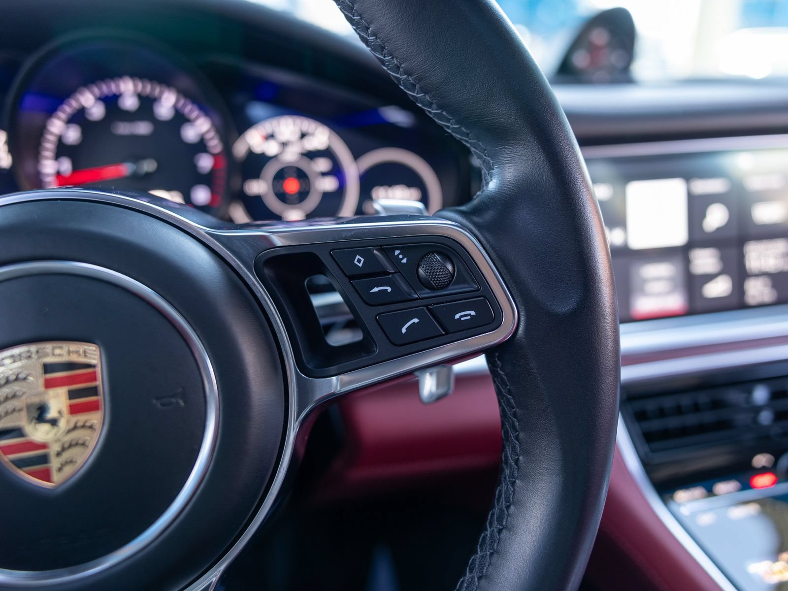 Certified 2020 Porsche Panamera image 30