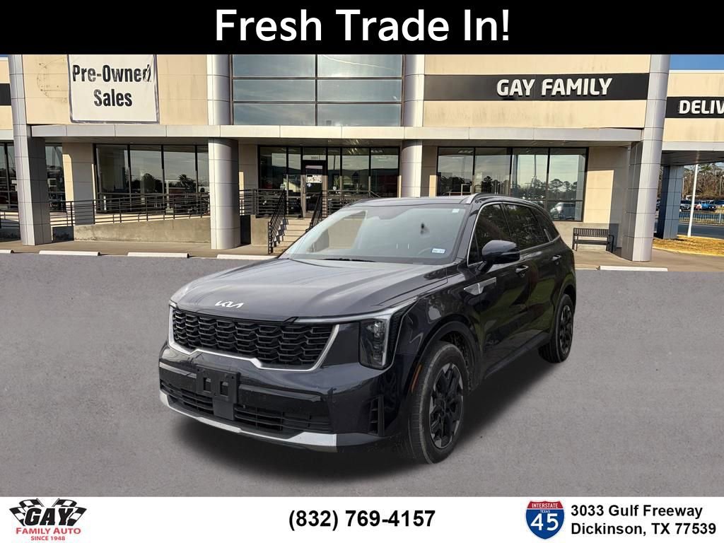 Certified 2025 Kia Sorento S w/ Panoramic Sunroof Package image 3