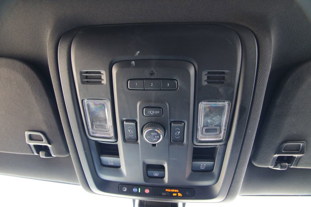 Used 2021 GMC Yukon SLT w/ SLT Luxury Plus Package image 32